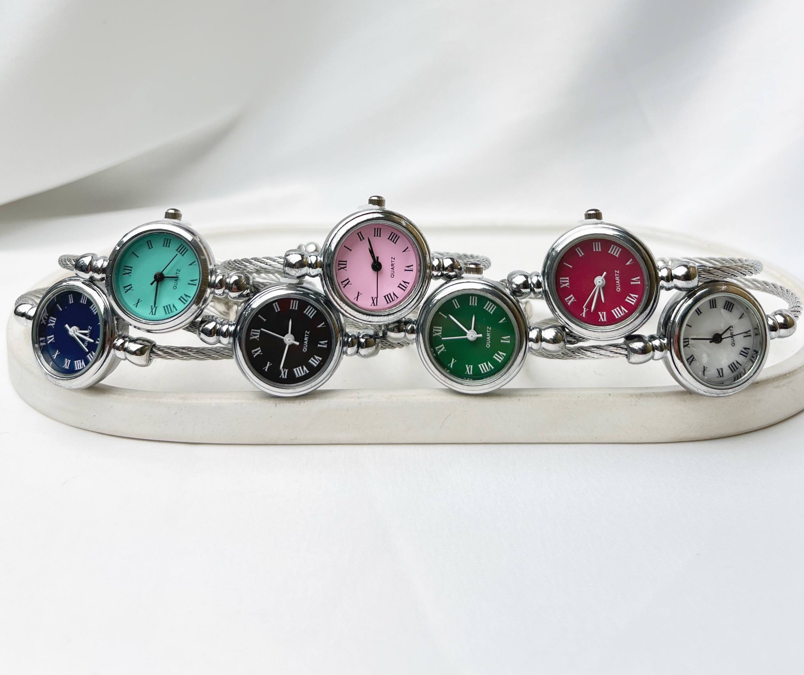 IMG_7469 ساعت مچی عقربه ای زنانه مدل النگویی - تصویر 1