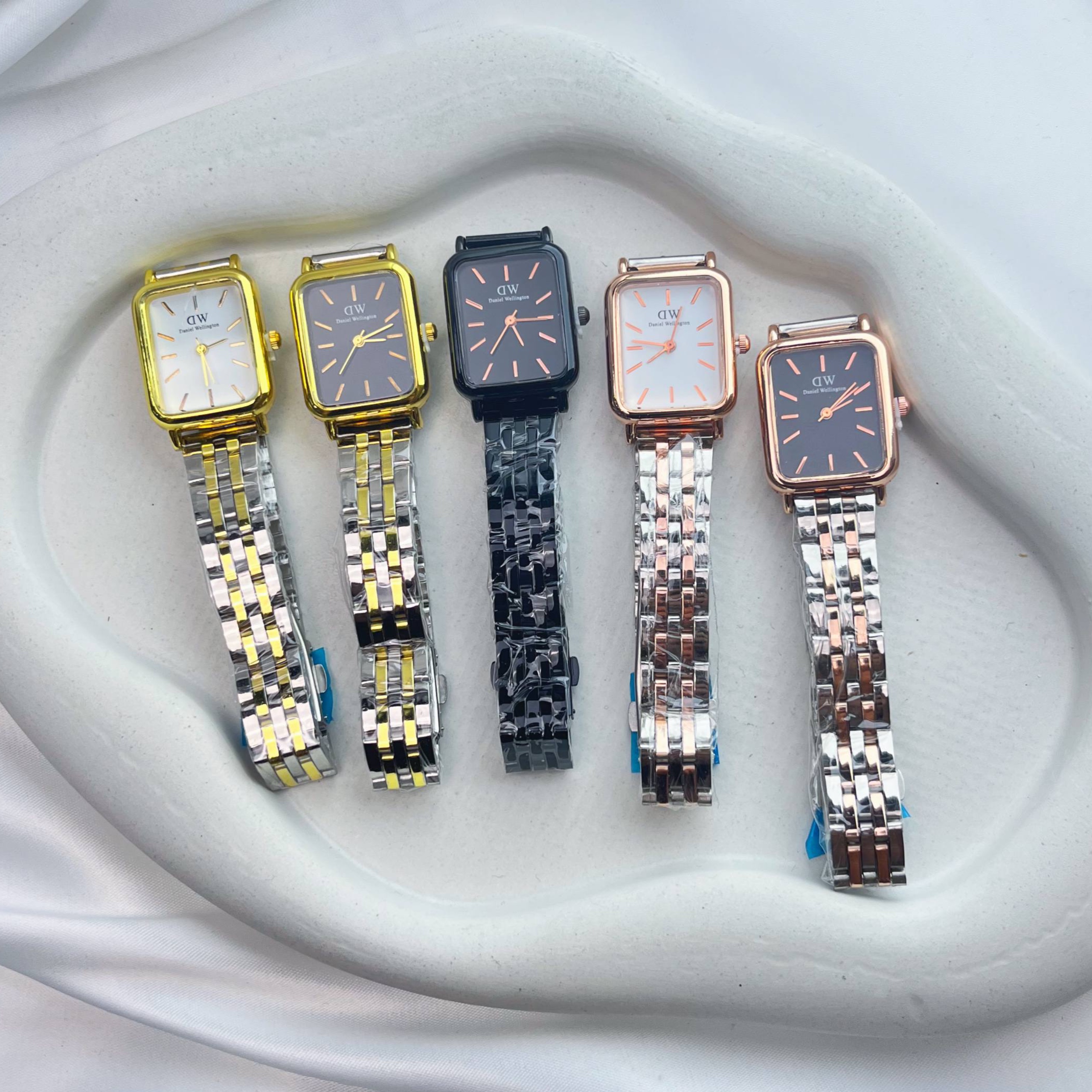 photo-output ساعت استیل DW مربع زنانه - تصویر 1